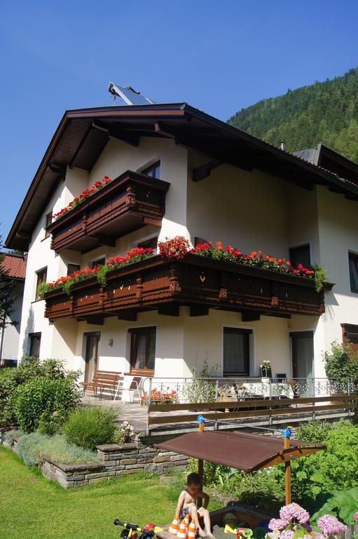 Haus Josef Bed & Breakfast Mayrhofen Luaran gambar